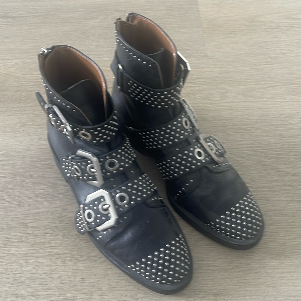 Zara Boots Like new